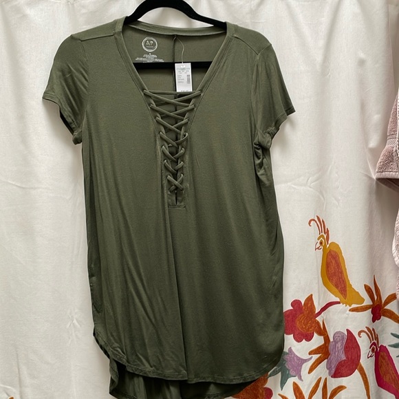 Low cut stitched v-neck - Picture 1 of 2